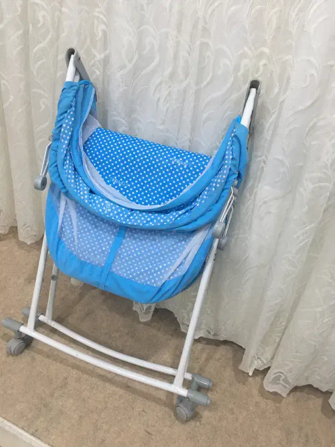 گهواره نوزاد در حد نو|تخت و سرویس خواب|بانه, |دیوار