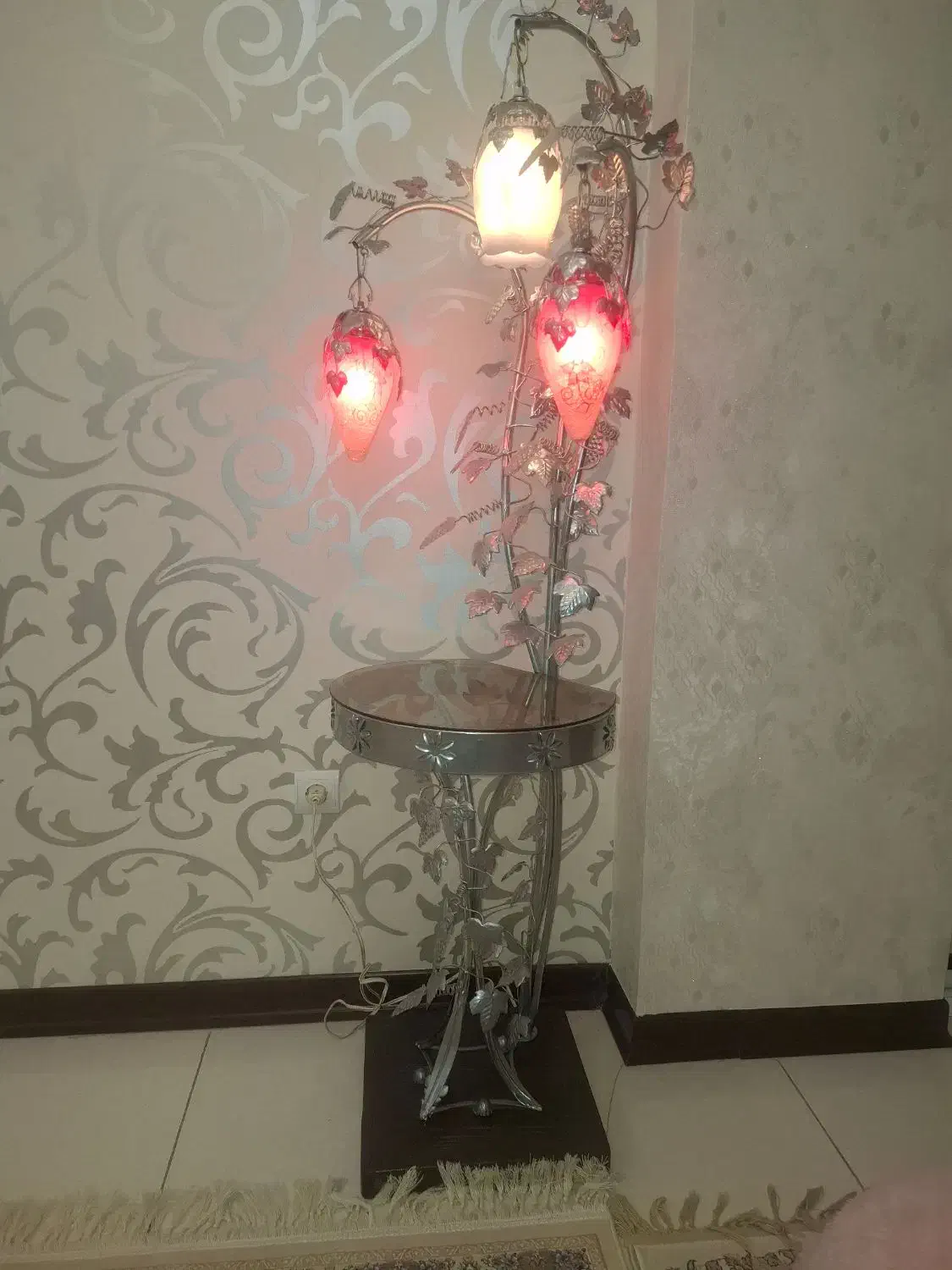 چراغ خواب ایستاده|چراغ خواب و آباژور|میانه, |دیوار