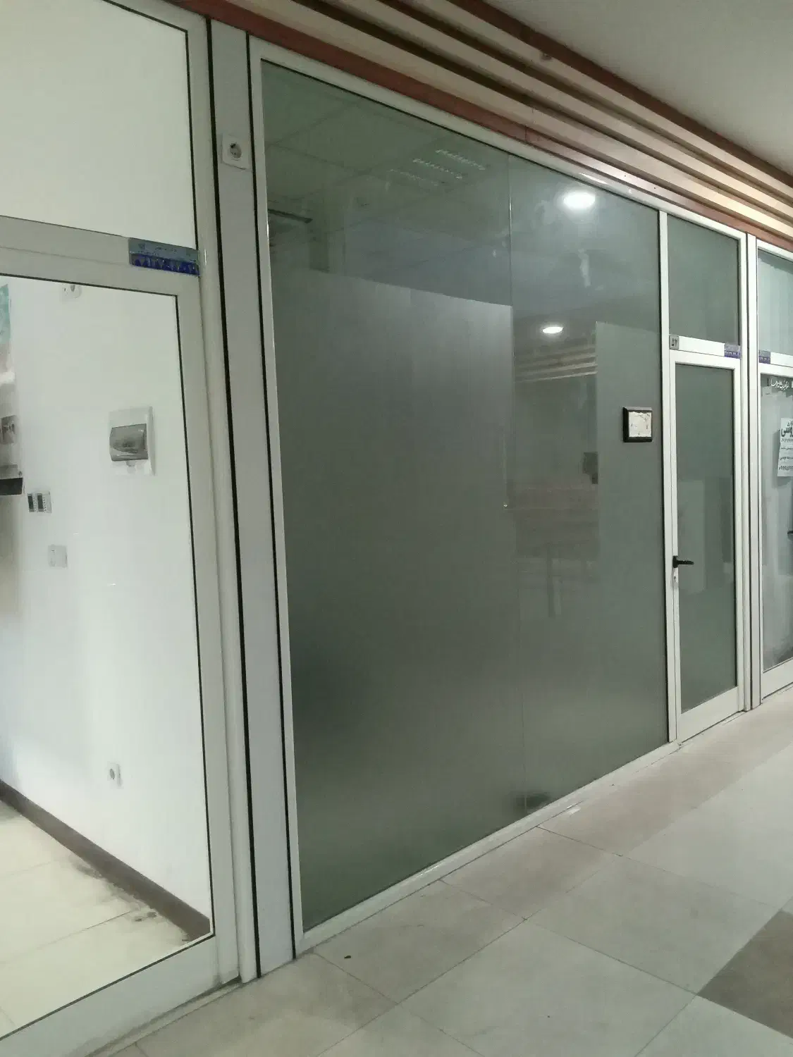 فروش و یا رهن و اجاره یک واحد تجاری در پاساژ آسیا|اجارهٔ دفتر کار، اتاق اداری، مطب|قم, صفائیه|دیوار