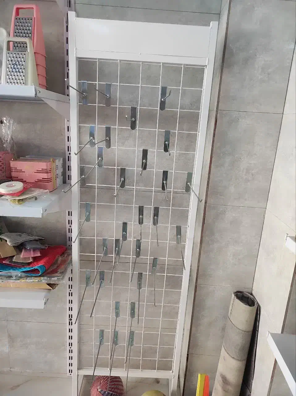 استند طوری برای آویز|فروشگاه و مغازه|هشتگرد, شهرک آپادانا|دیوار