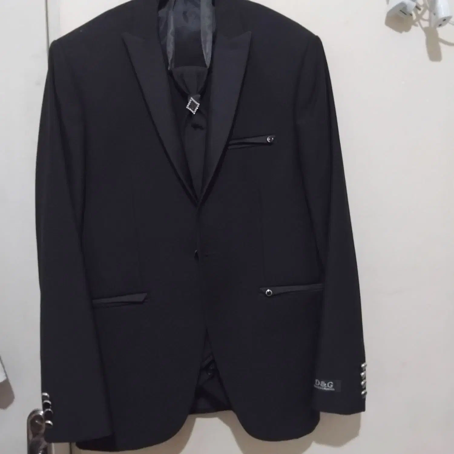 کت و شلوار تمیز سایز ۴۶ فقط فقط یک بار پوشیده شد|لباس|پاکدشت, حصار امیر|دیوار