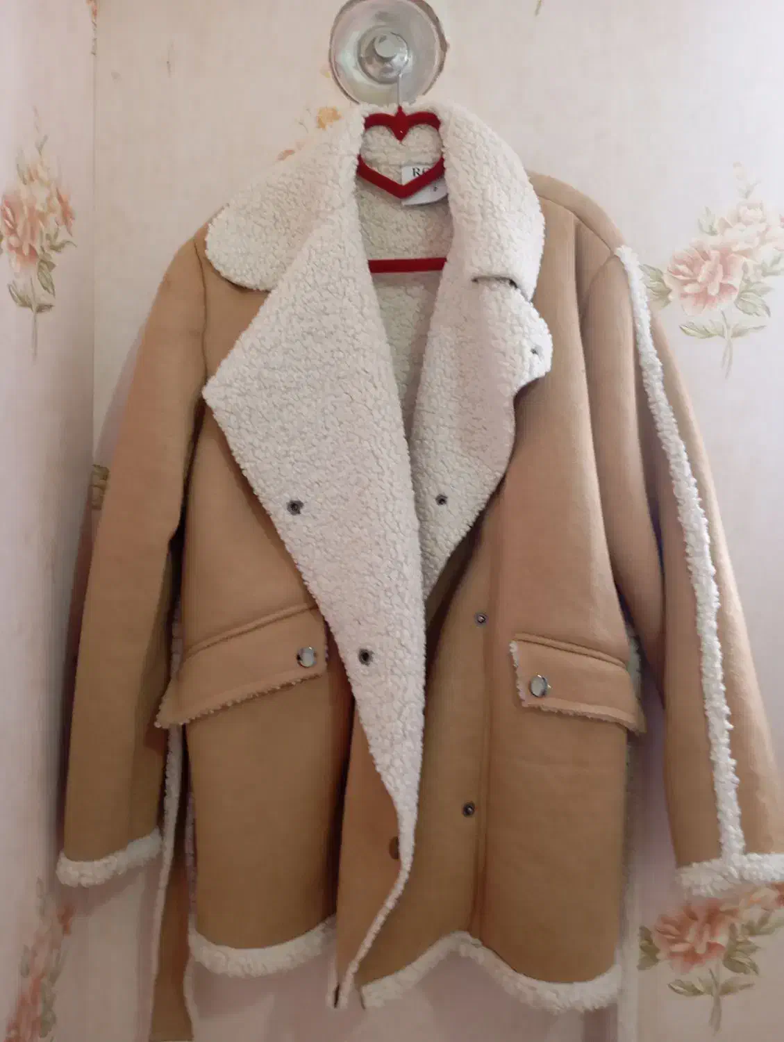 پالتو بوفالو|لباس|رشت, چمارسرا|دیوار