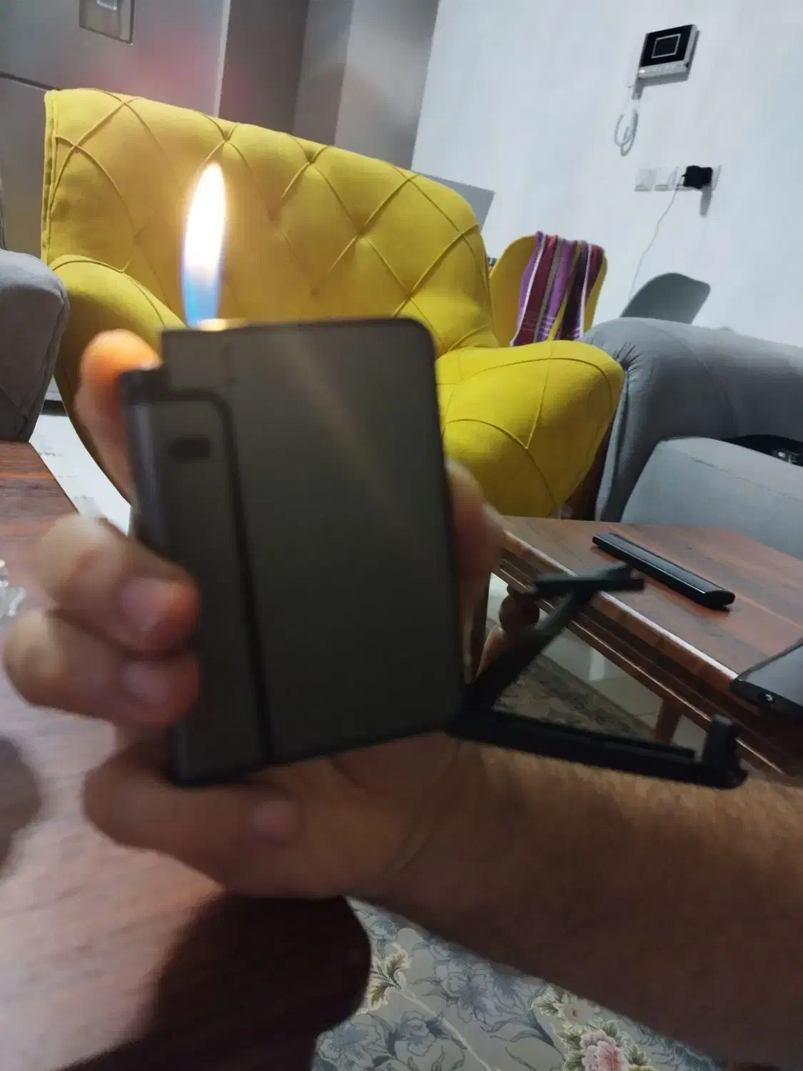 جاسیگاری همراه با جای فندک فوکوس|فعالیت داوطلبانه|لاهیجان, شهید آوینی|دیوار