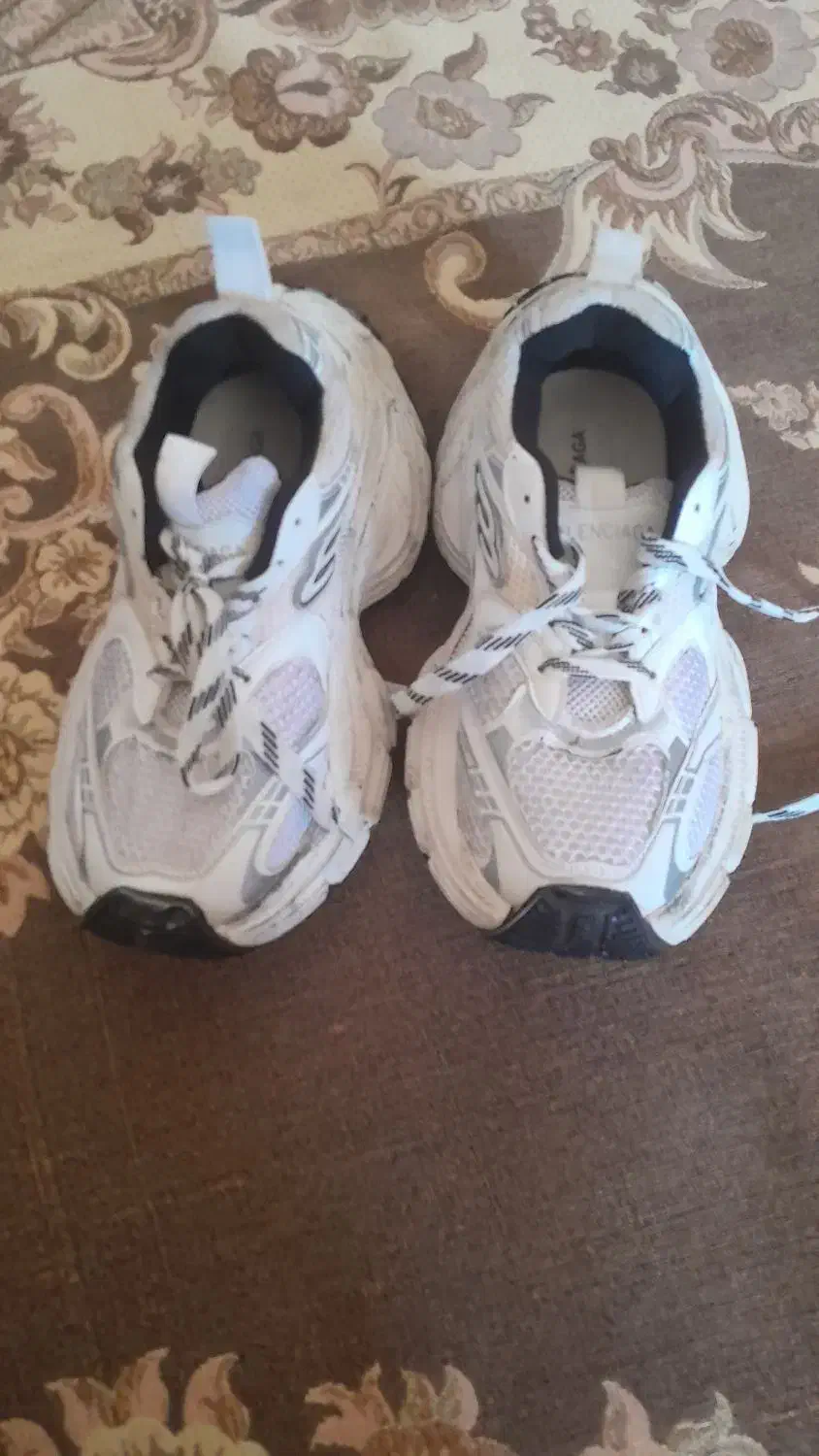 کفش نو نو|کیف، کفش، کمربند|مسجد سلیمان, |دیوار