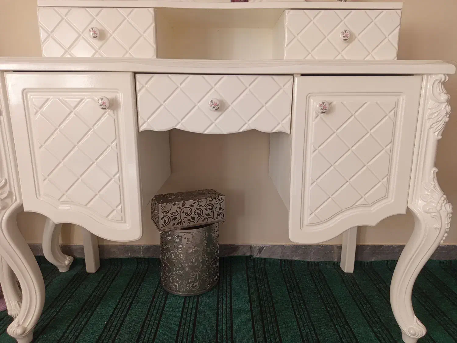 فروش فوری میز آرایش همراه با صندلی|تخت و سرویس خواب|رزن, |دیوار