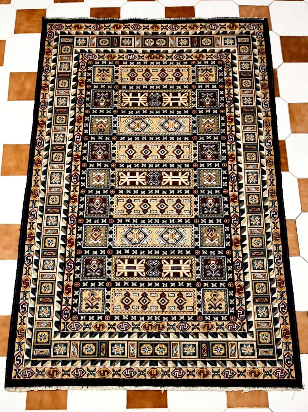 فرش ۴ متری طرح خشتی|فرش|بندر انزلی, موج شکن|دیوار