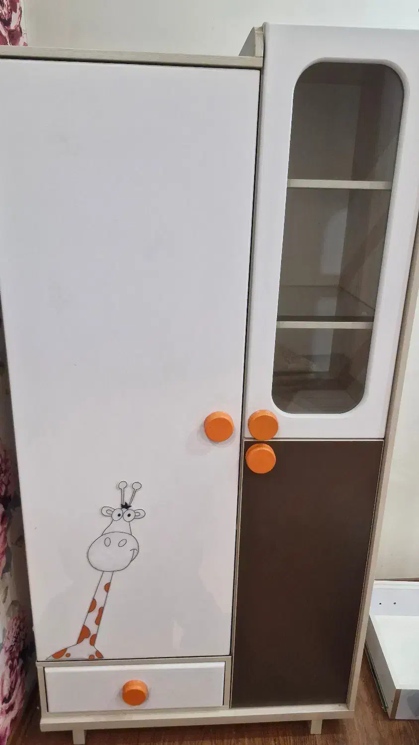 کمد بچه در حد نو|اسباب و اثاث بچه|فیروزکوه, |دیوار