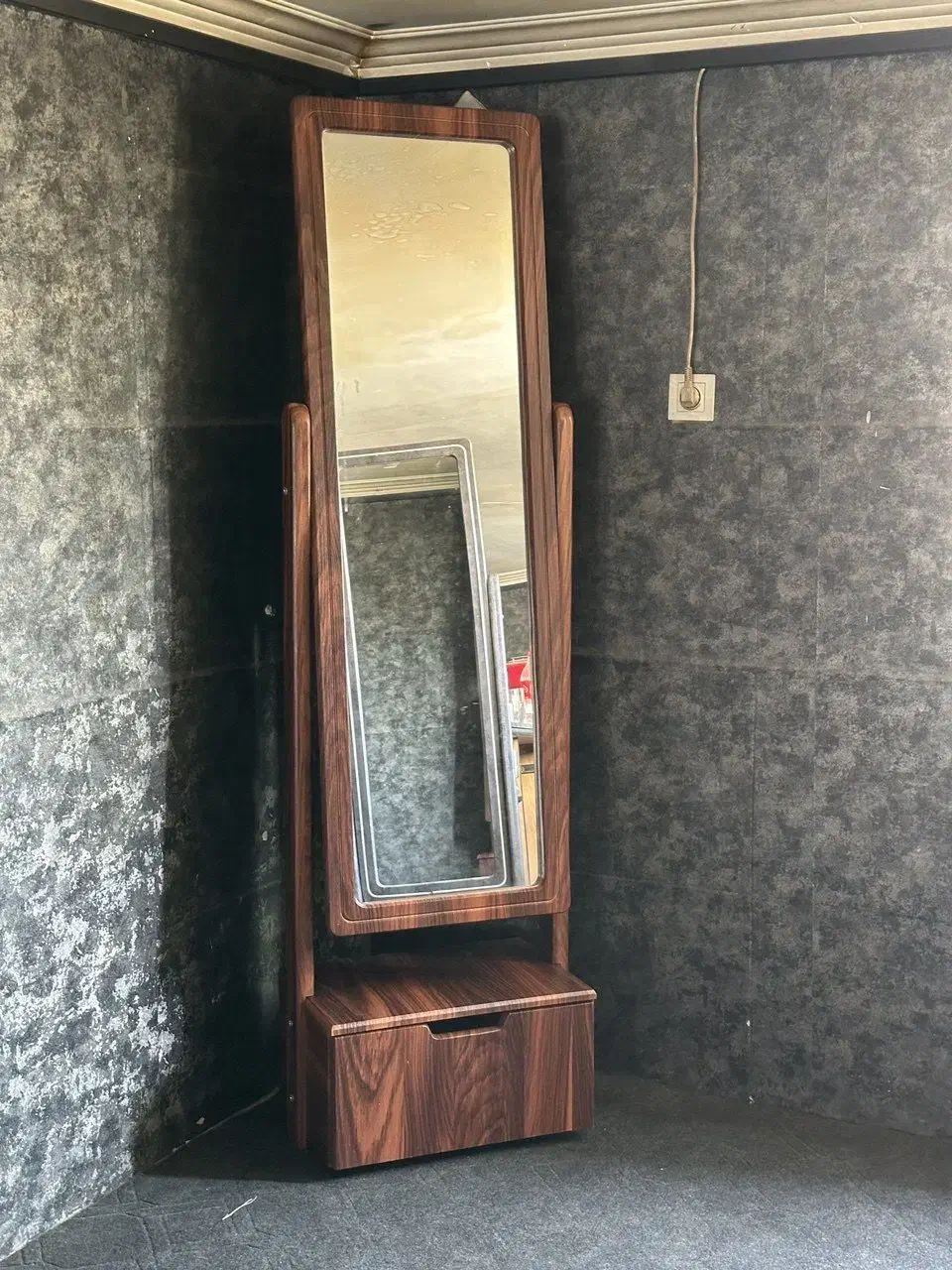 آیینه قدی. آیینه قدی کشو دار|آینه|خرم‌آباد, |دیوار