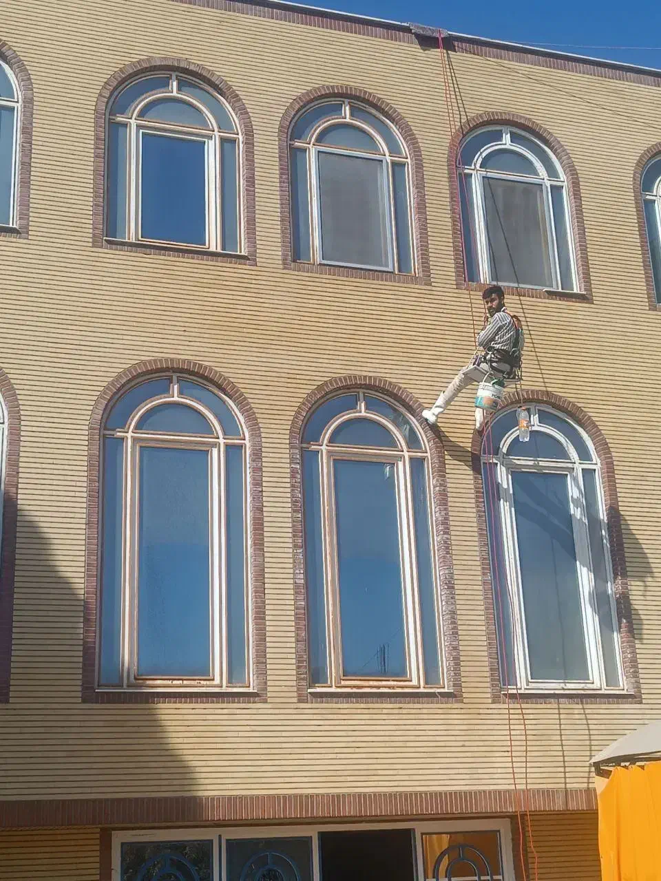 راپل نماشویی تخصصی  پیچ رولپلاک کار در ارتفاع فرجی|خدمات نظافت|قم, سالاریه|دیوار