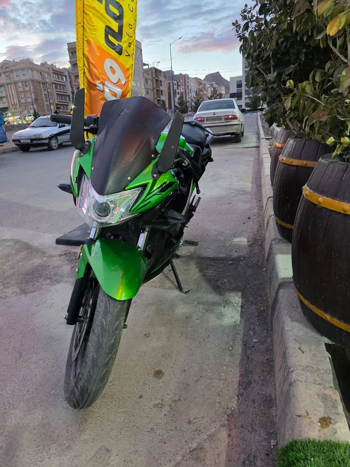 مگلی ۲۰۰|موتورسیکلت|فولادشهر, B4|دیوار