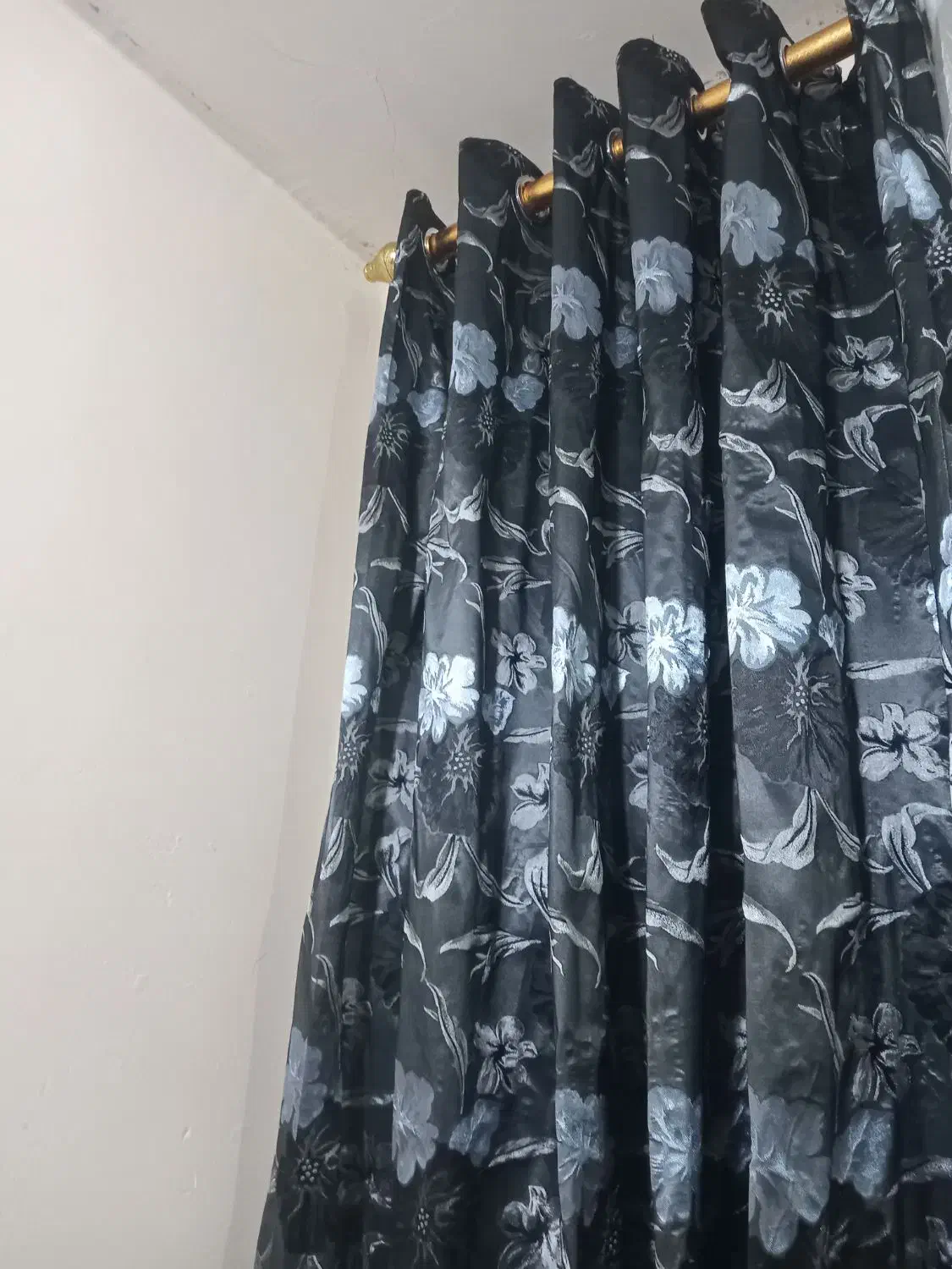 پرده طوسی رنگ|پرده، رانر، رومیزی|مسجد سلیمان, |دیوار