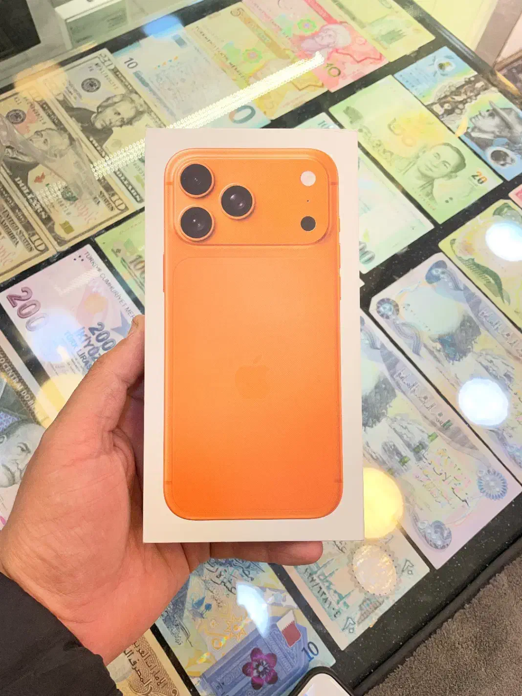 ۱۷ پرومکس ۲۵۶ گیگ نارنجی  eSIM|موبایل|مشهد, بهشت|دیوار