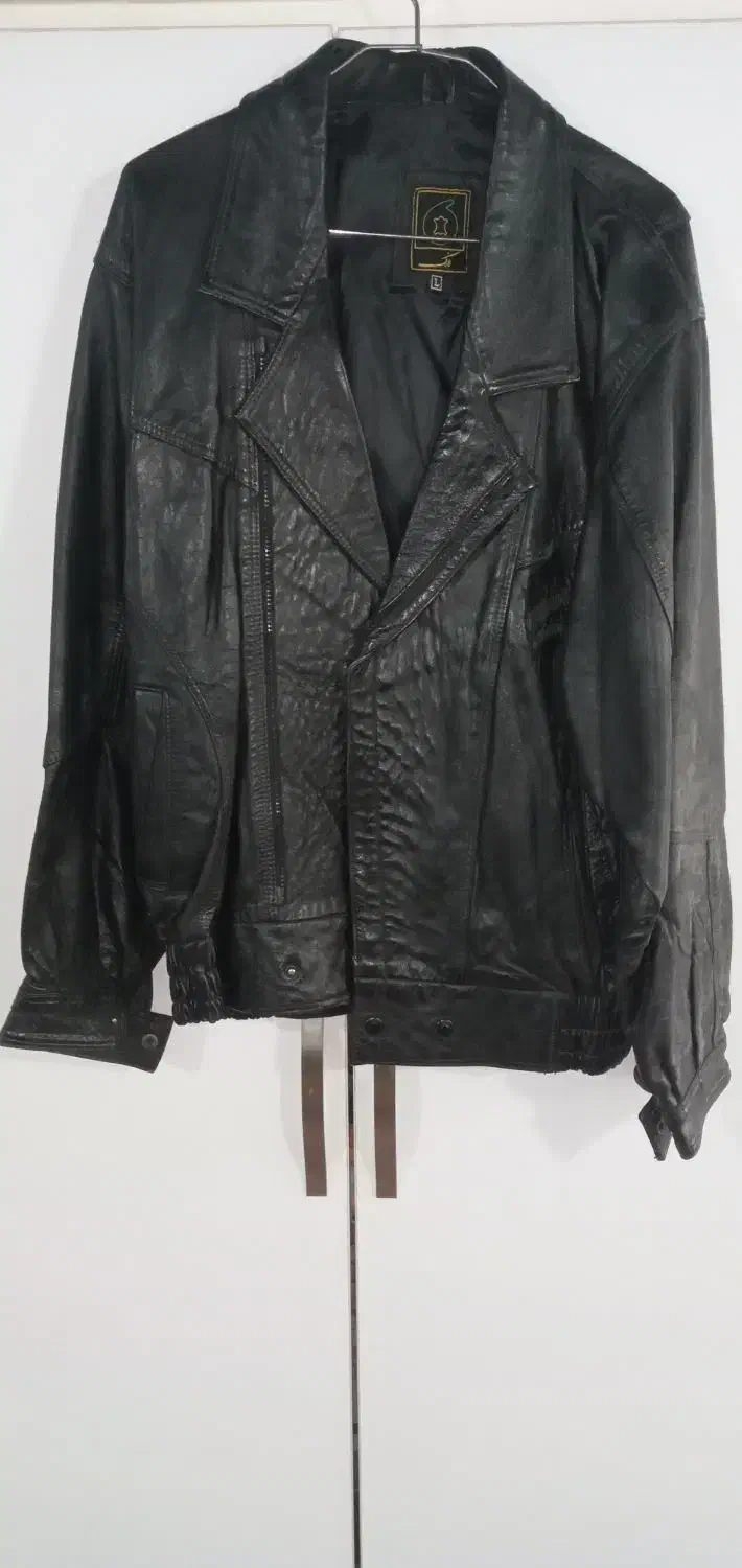 کاپشن چرم|لباس|سیاهکل, |دیوار