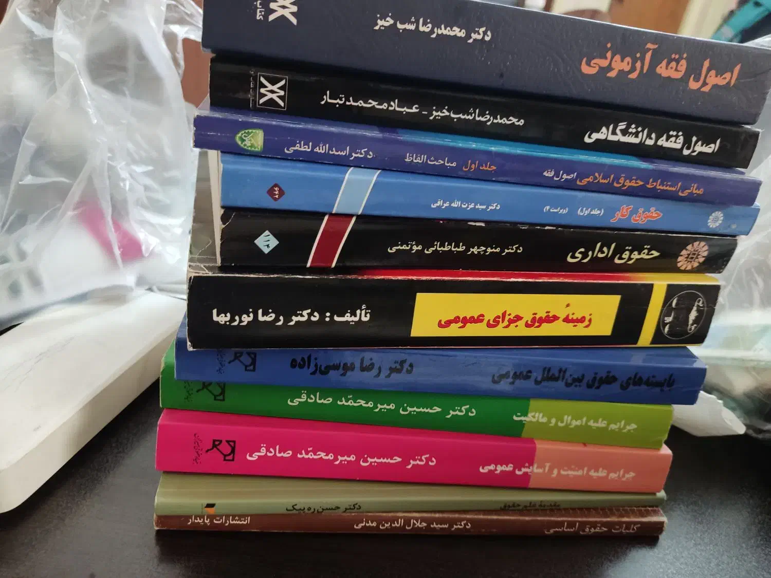 کتاب حقوقی دست دوم زیر قیمت حقوق وکالت قضاوت|کتاب و مجله آموزشی|تهران, اتابک|دیوار