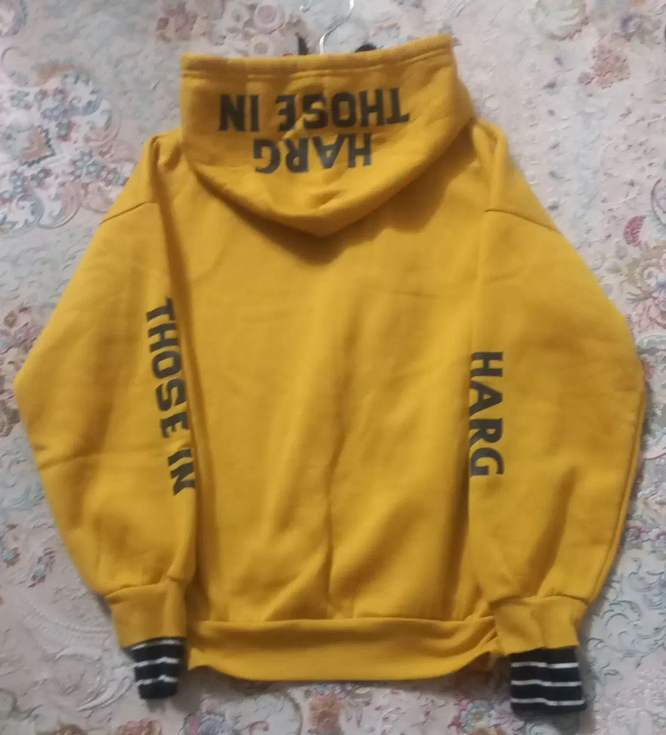 هودی کلاه دار|لباس|پاکدشت, پاکدشت (مامازند)|دیوار