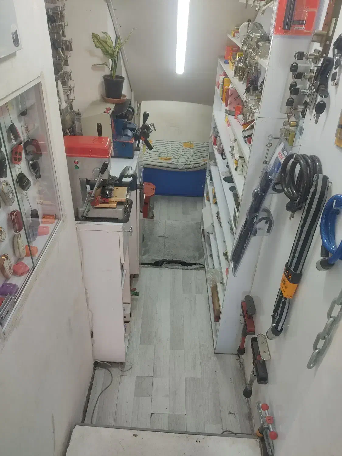 به یک کلید ساز ماهر یا نیمه ماهر نیازمندیم|استخدام صنعتی، فنی، مهندسی|تهران, دروازه شمیران|دیوار