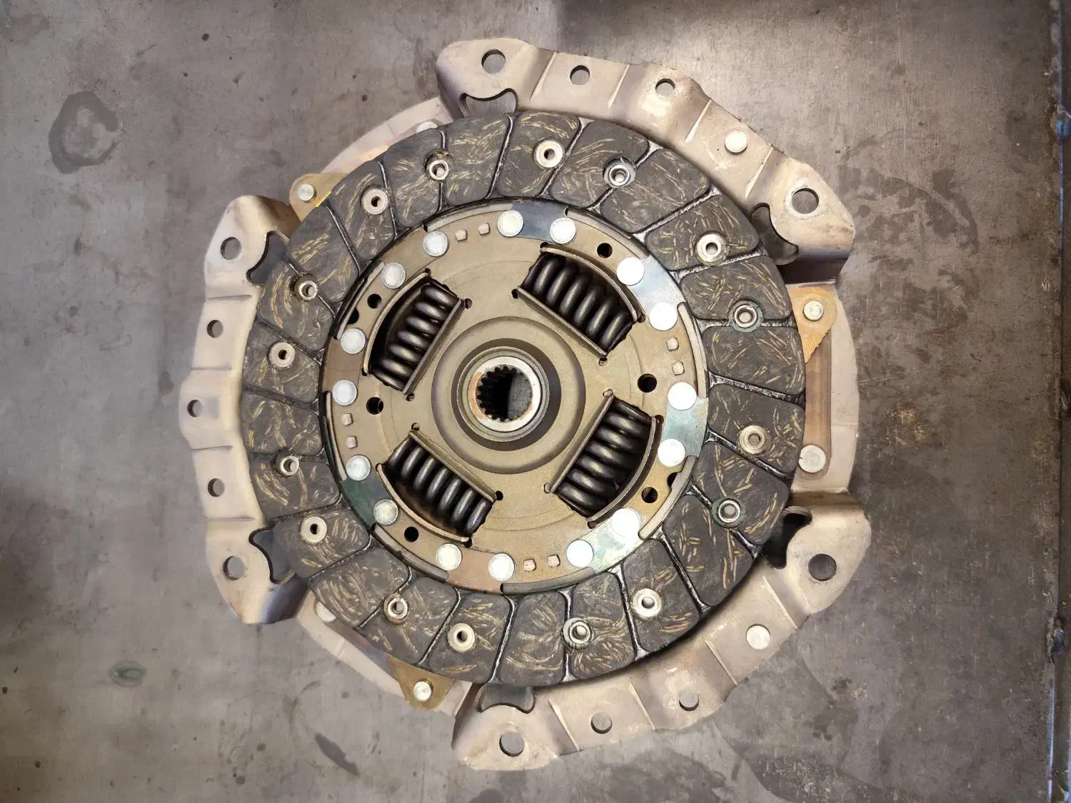 تعمیرگاه تخصصی دیسک و صفحه و گیربکس و جلوبندی|قطعات یدکی و لوازم جانبی|مشهد, رسالت|دیوار