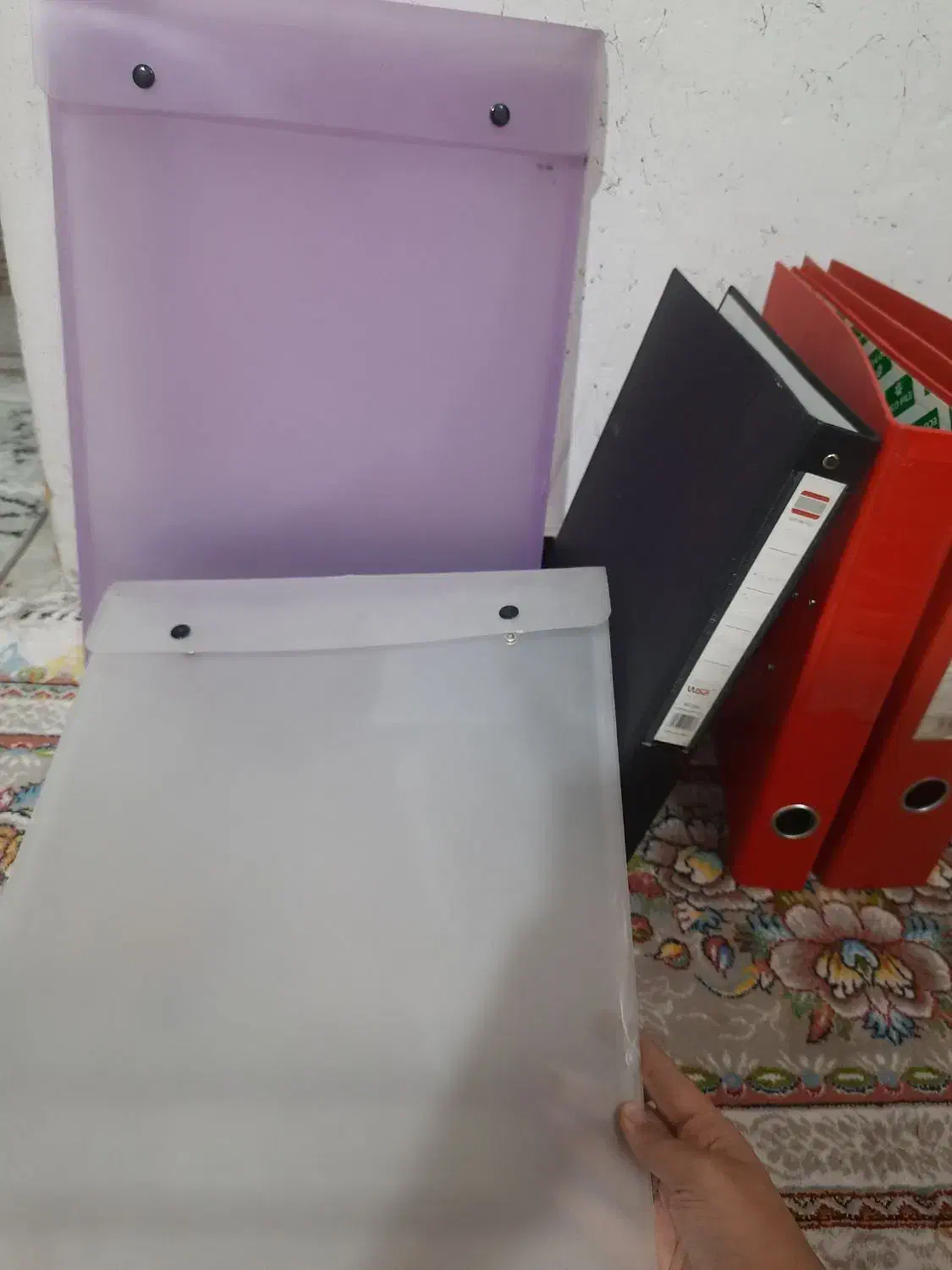 پوشه کشدار دسته دار/زونکن/دفتر فنری/سالم تمیز/حراج|لوازم التحریر|شیراز, دروازه اصفهان|دیوار