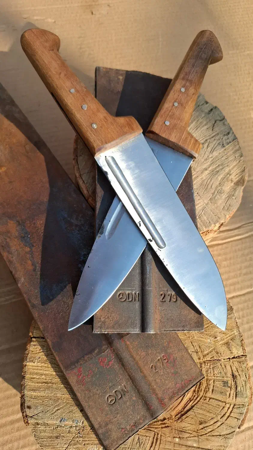 چاقوی بزرگ دست ساز|ظروف پخت‌وپز|لنجان, |دیوار