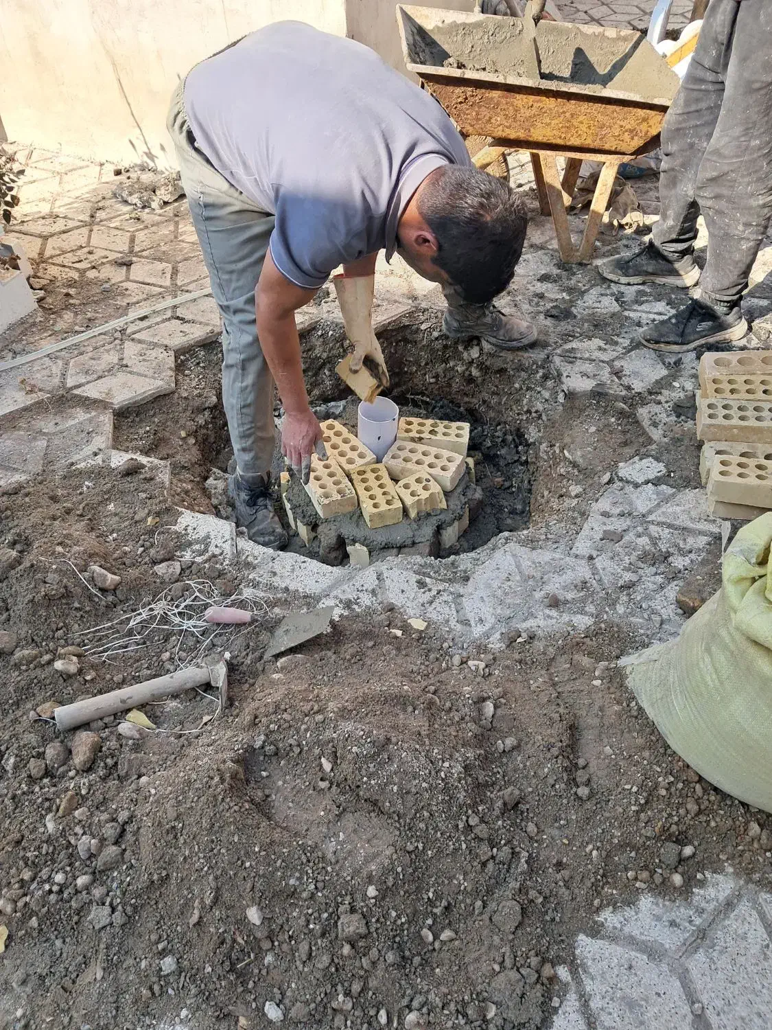 چاه کن لایروبی چاه کهنه وصل اگو تخلیه چاه|خدمات پیشه و مهارت|مشهد, طبرسی شمالی|دیوار