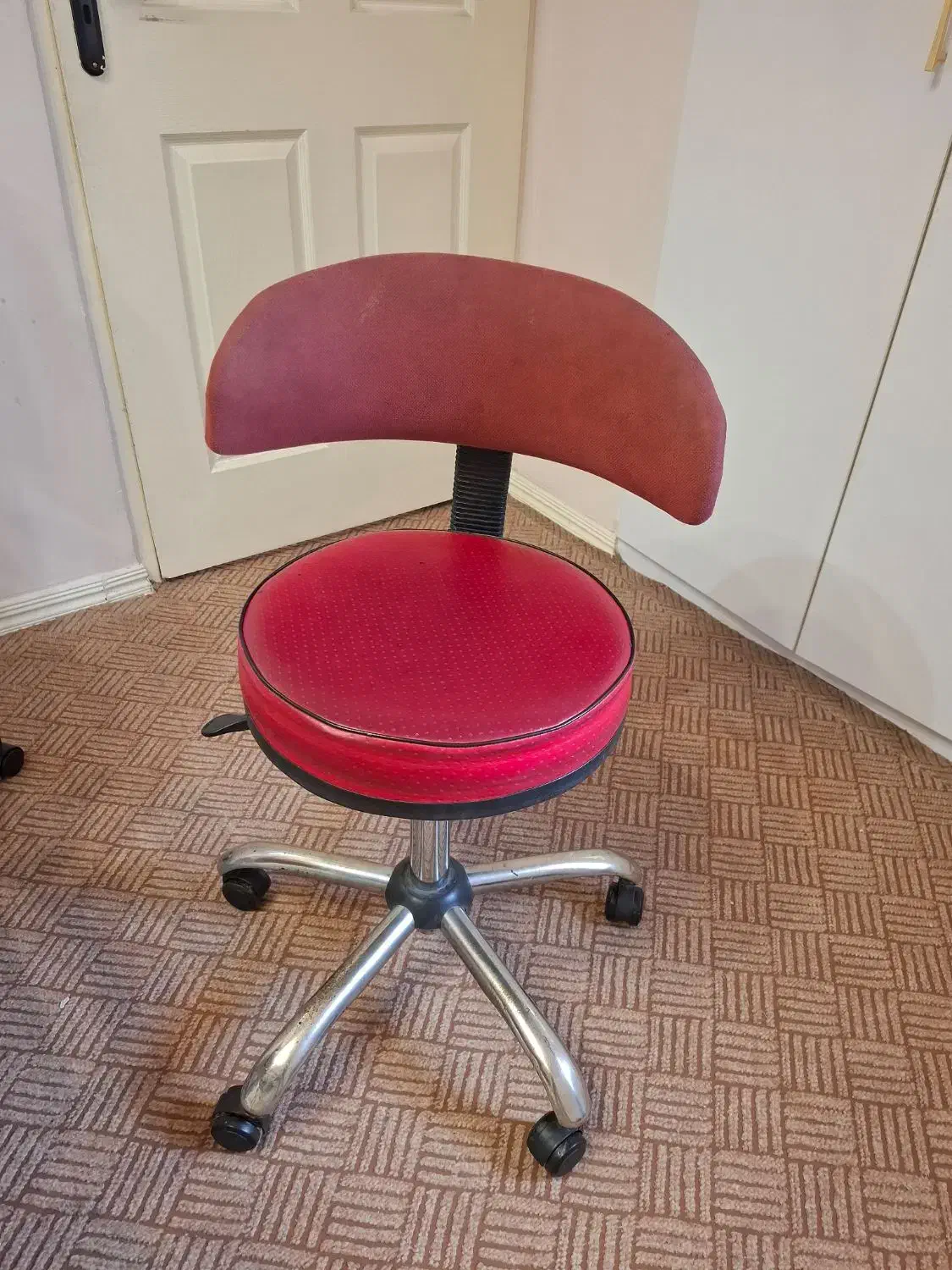 دوتا صندلی و‌میز آرایش|صندلی و نیمکت|زرقان, |دیوار