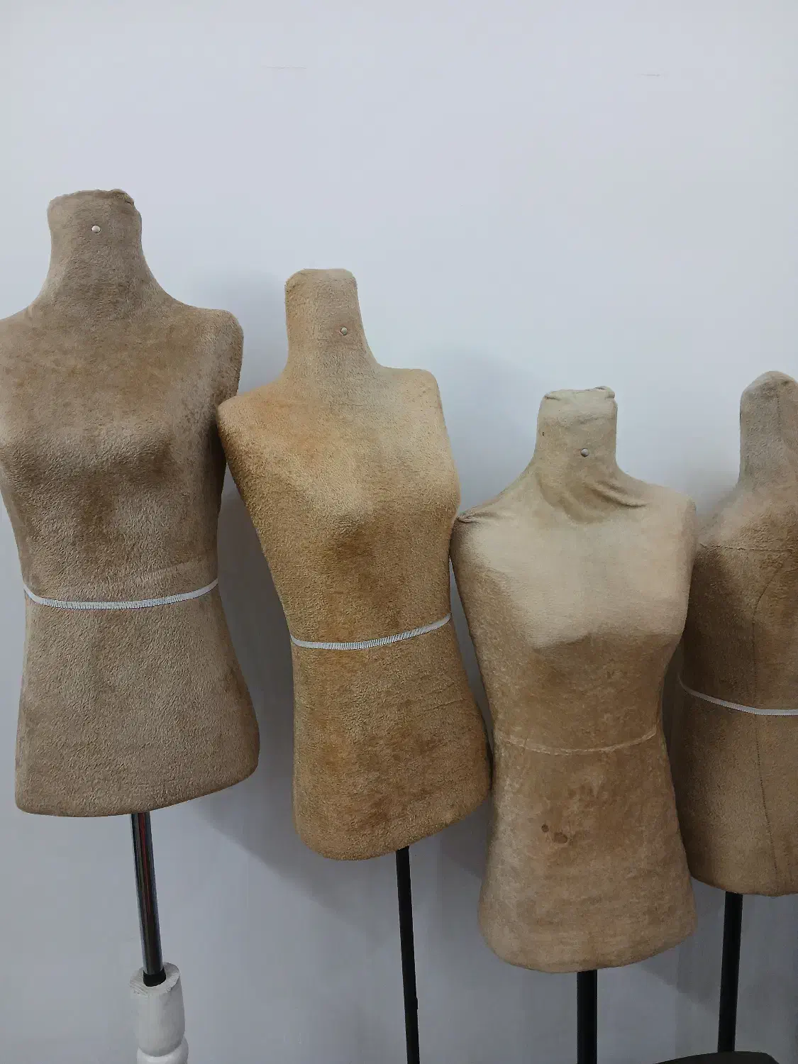 چوب لباسی و مانکن|لوازم خیاطی و بافتنی|قم, سعادتی|دیوار