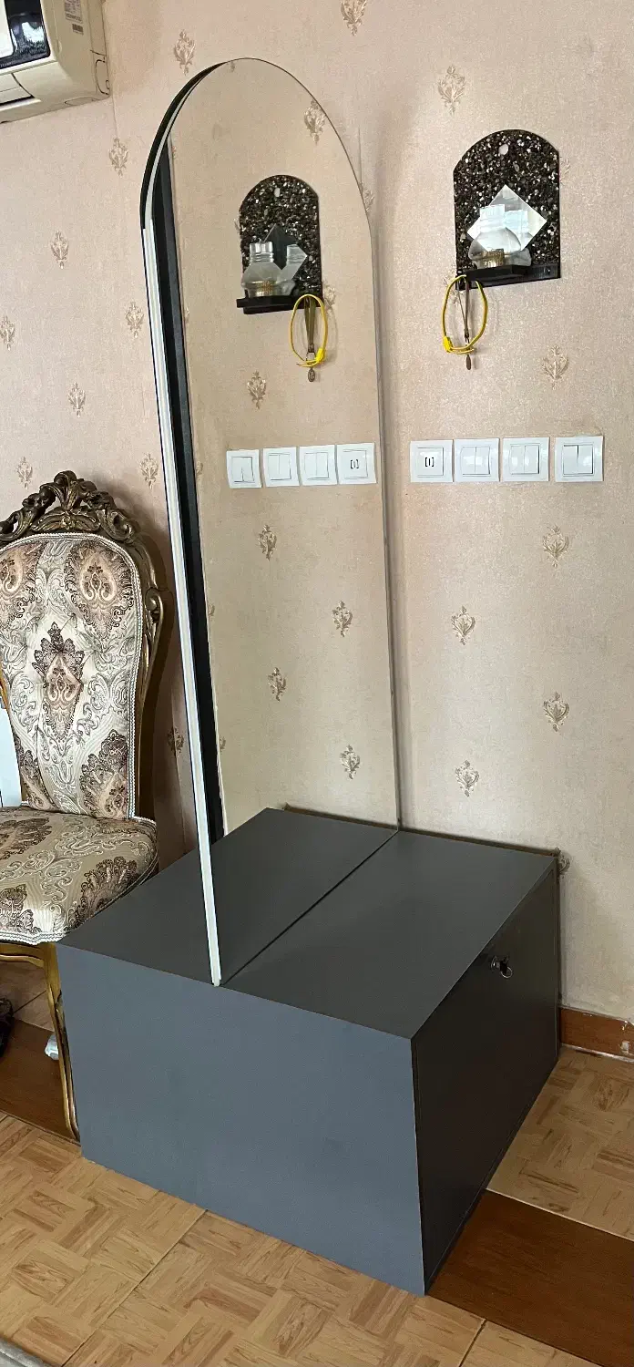 آینه کشودار دوطرفه|آرایشگاه و سالنهای زیبایی|رشت, نیکمرام|دیوار