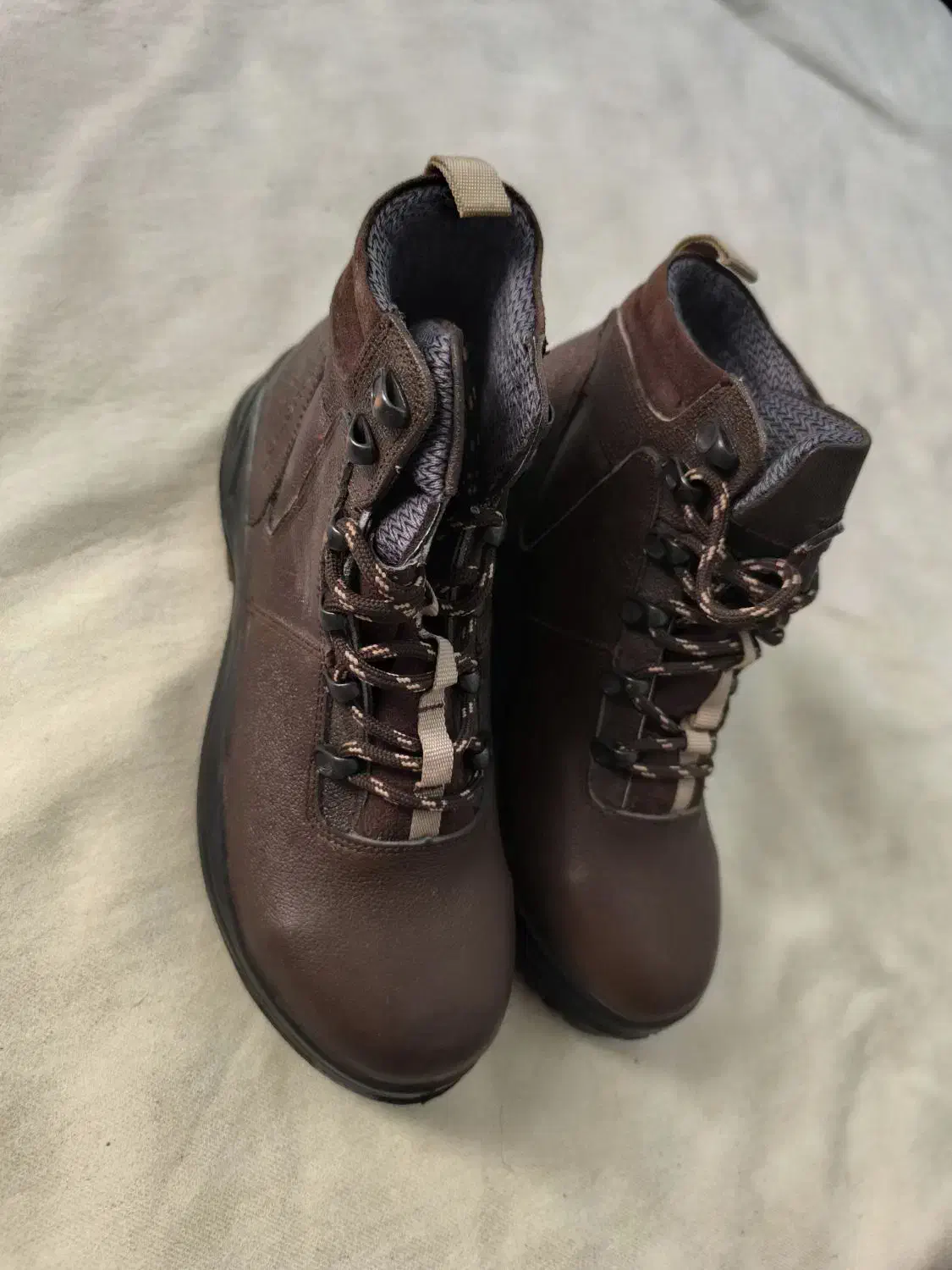 کفش ایمنی(کار) نو|کیف، کفش، کمربند|مهاجران, |دیوار