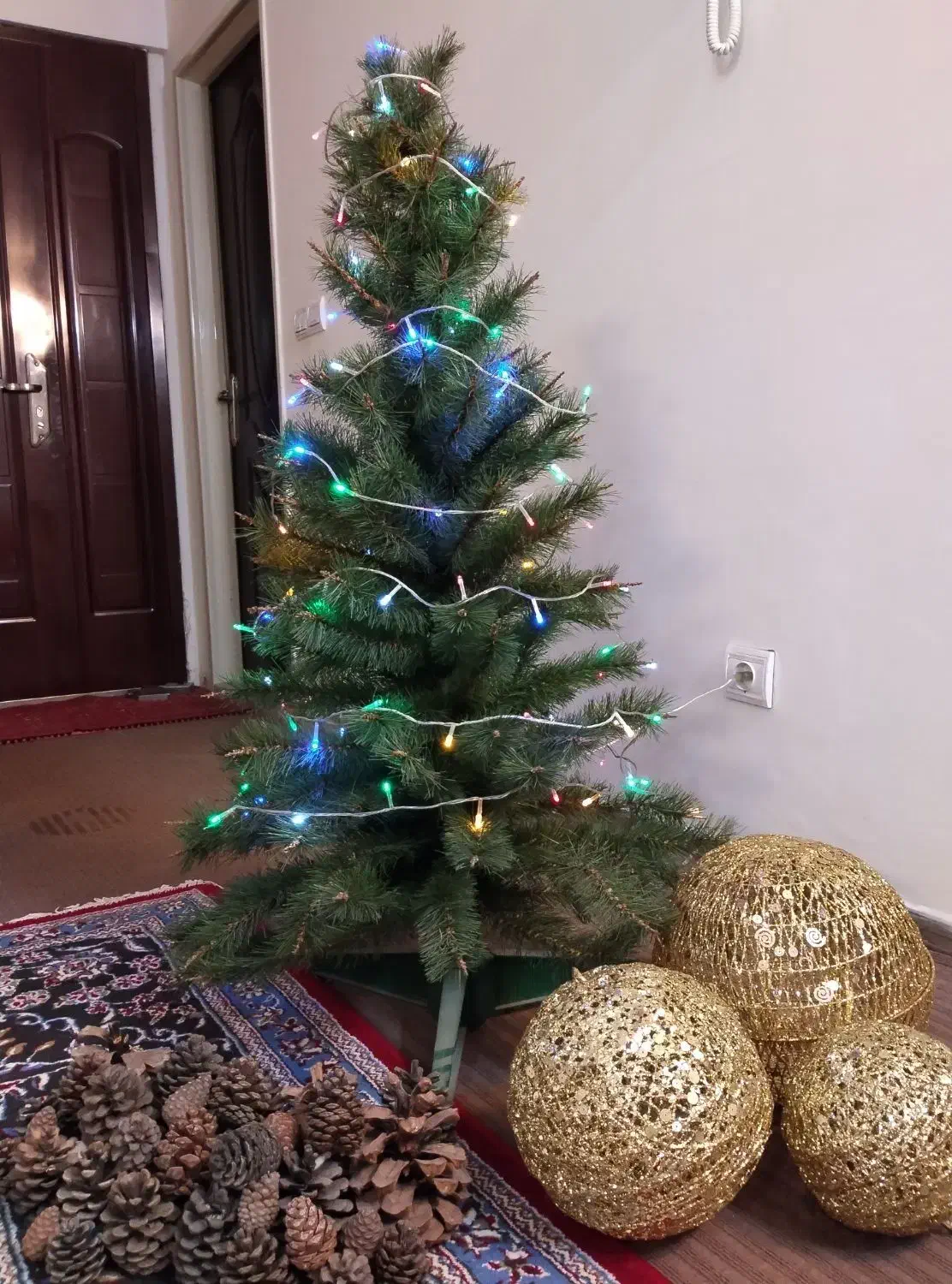 درخت کاج مصنوعی کریسمس یلدا|گل مصنوعی|مشهد, الهیه|دیوار