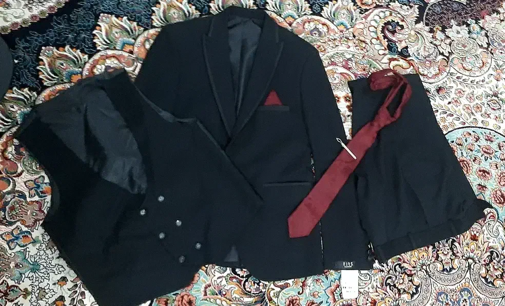 کت وشلوار مردونه|لباس|رباط‌کریم, رباط‌کریم|دیوار