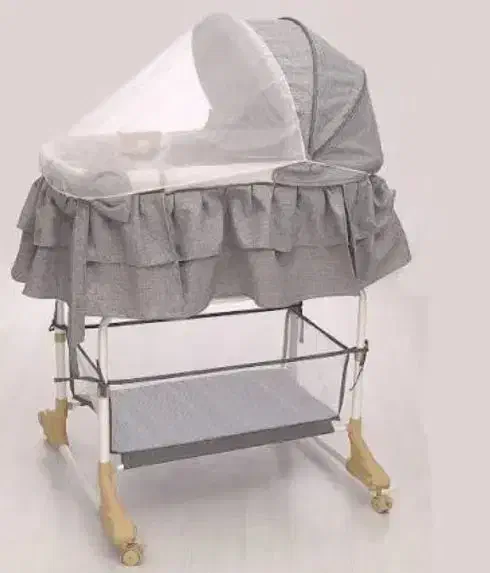 گهواره تخت|تخت و صندلی بچه|قدس, شهر‌قدس|دیوار