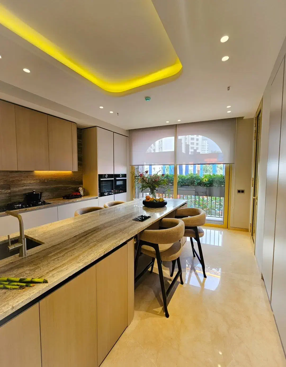 ۳۳۰متر * ۴ خواب * فرنیش  *  مروارید در سعادت اباد