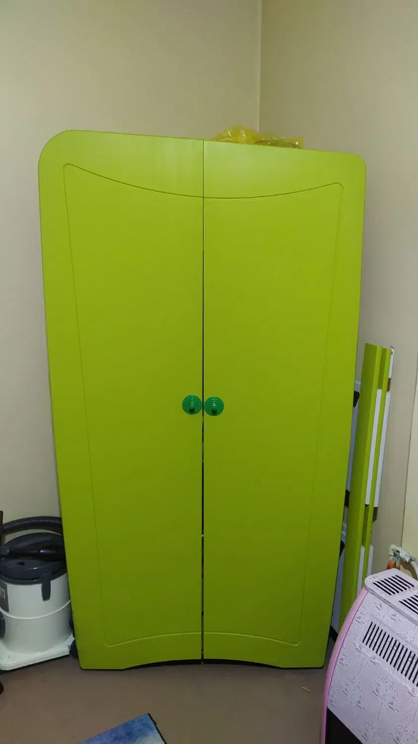 تخت و کمد کودک|تخت و صندلی بچه|شیراز, شهرک پرواز|دیوار