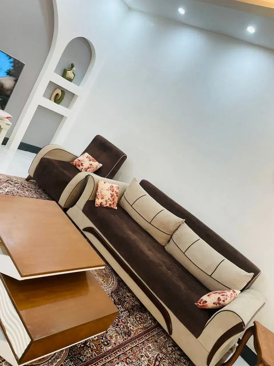 مبلمان هفت نفره همراه با جلو مبلی و عسلی|مبلمان خانگی و میز عسلی|ایذه, |دیوار