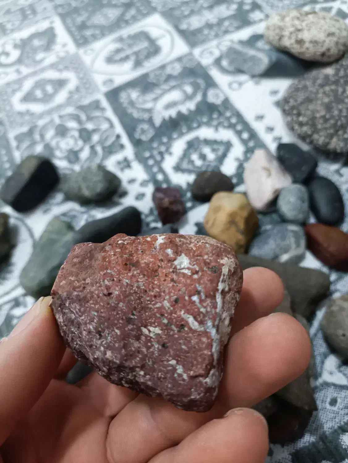 شهاب سنگ به شرط|کلکسیون اشیاء عتیقه|رباط‌کریم, نصیرشهر|دیوار