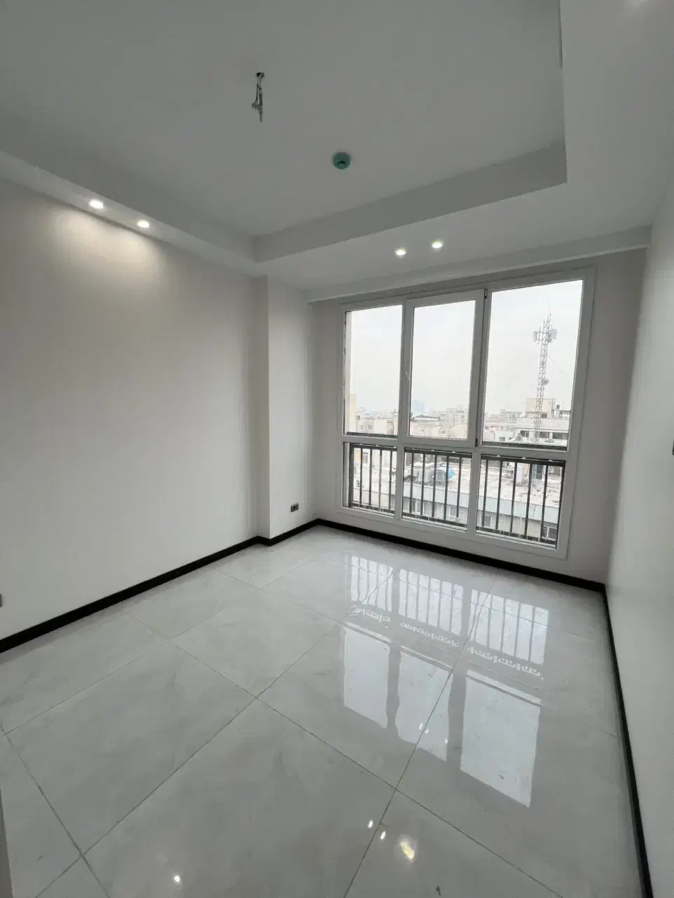 ۱۳۷‌متر/۳‌خواب/نوساز/ویو جذاب/محل دنج ظفر