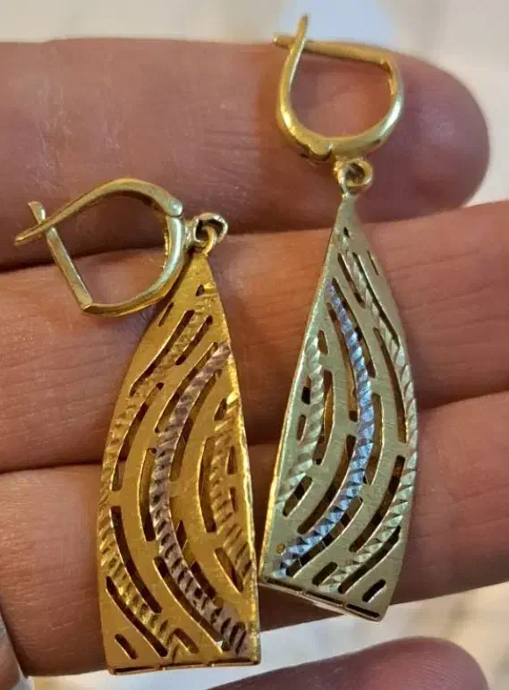 گوشواره طلا|جواهرات|شیراز, سیاه سنگ|دیوار