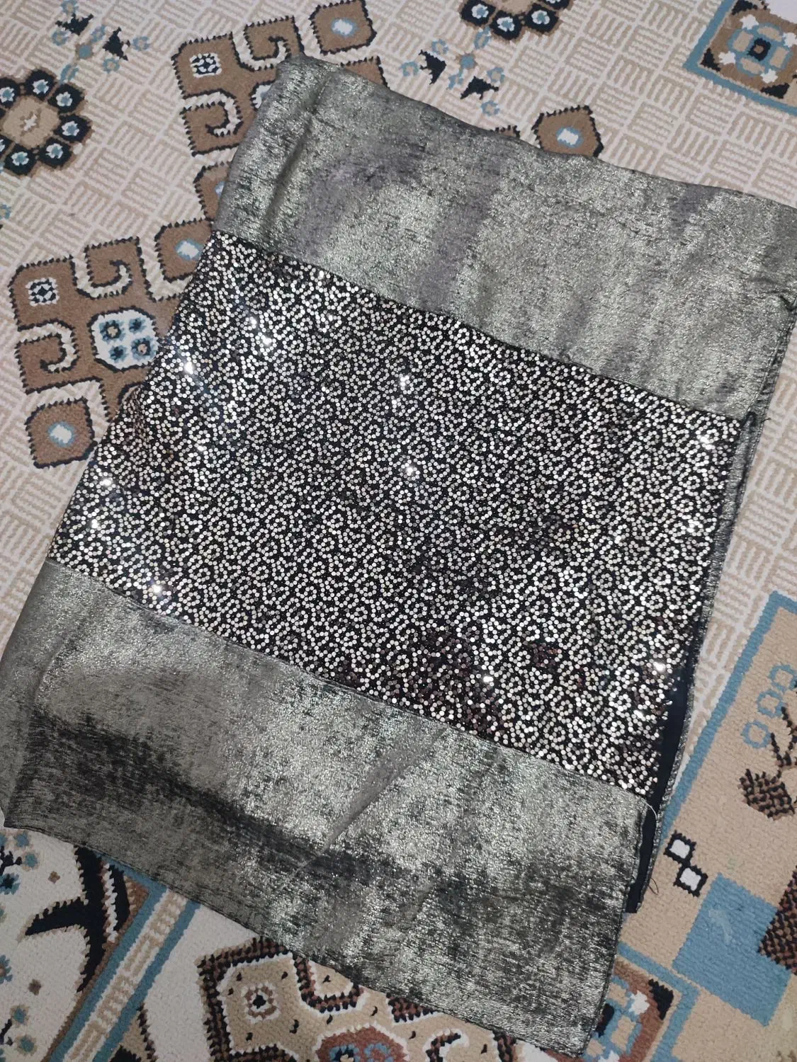 شال مجلسی|لباس|رباط‌کریم, الارد|دیوار