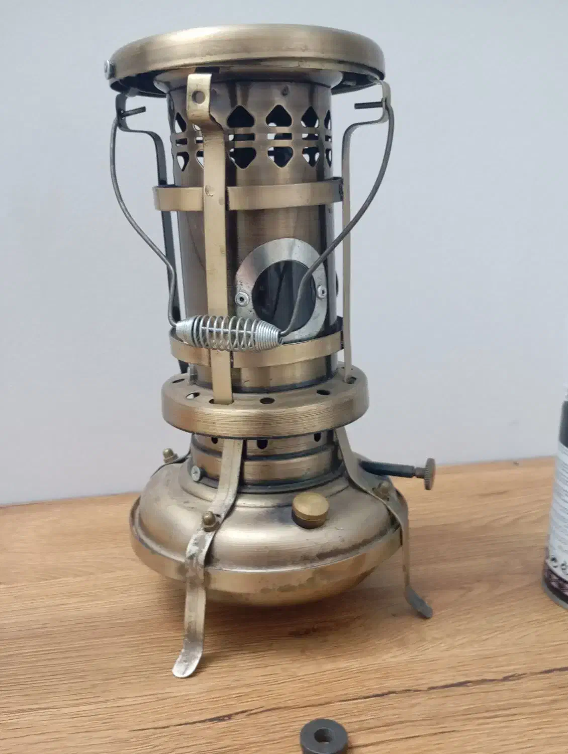 چراغ|کلکسیون اشیاء عتیقه|بیرجند, |دیوار