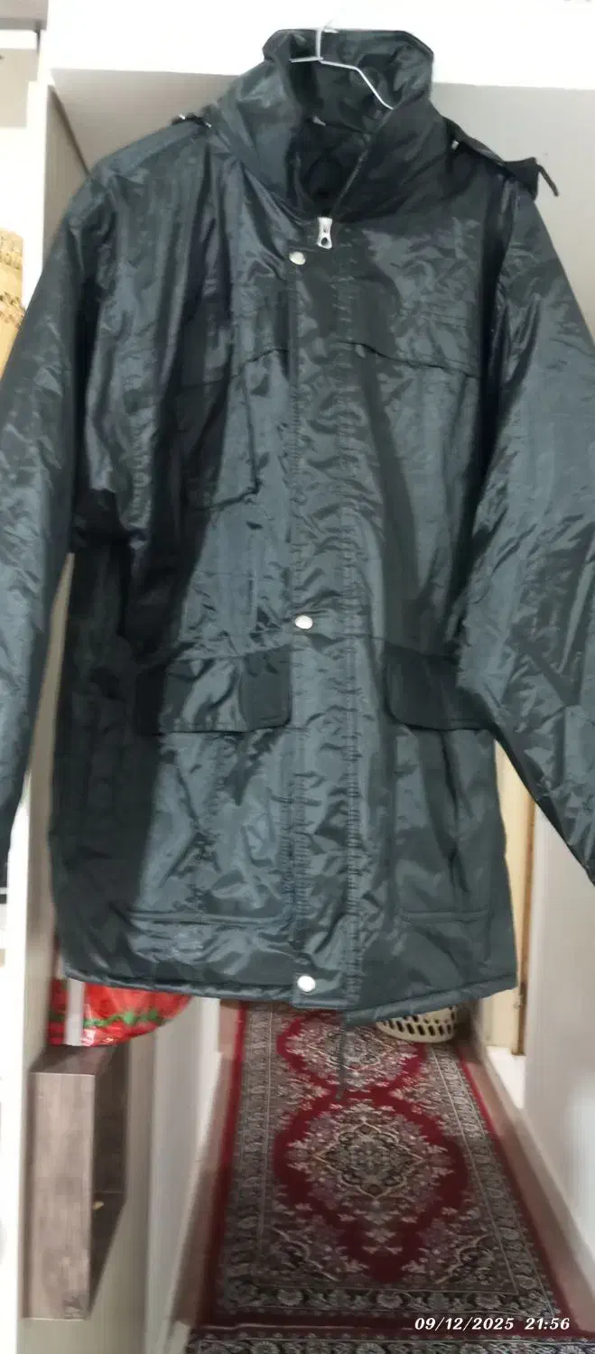 کاپشن بادگیر نو با کلاه|لباس|صدرا-فارس, فاز ۱|دیوار