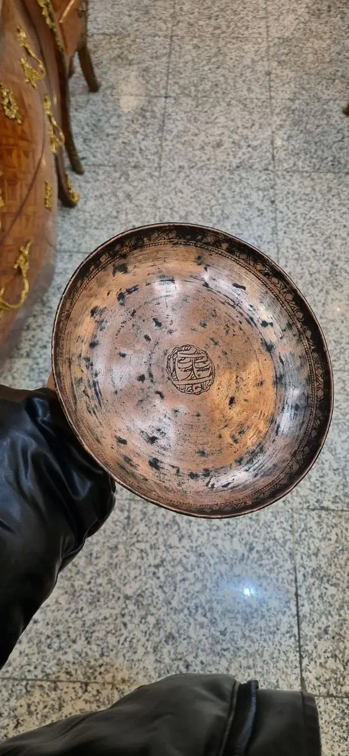 بشقاب آنتیک مس قاجار قدیمی|کلکسیون اشیاء عتیقه|تهران, فلسطین (میدان انقلاب)|دیوار