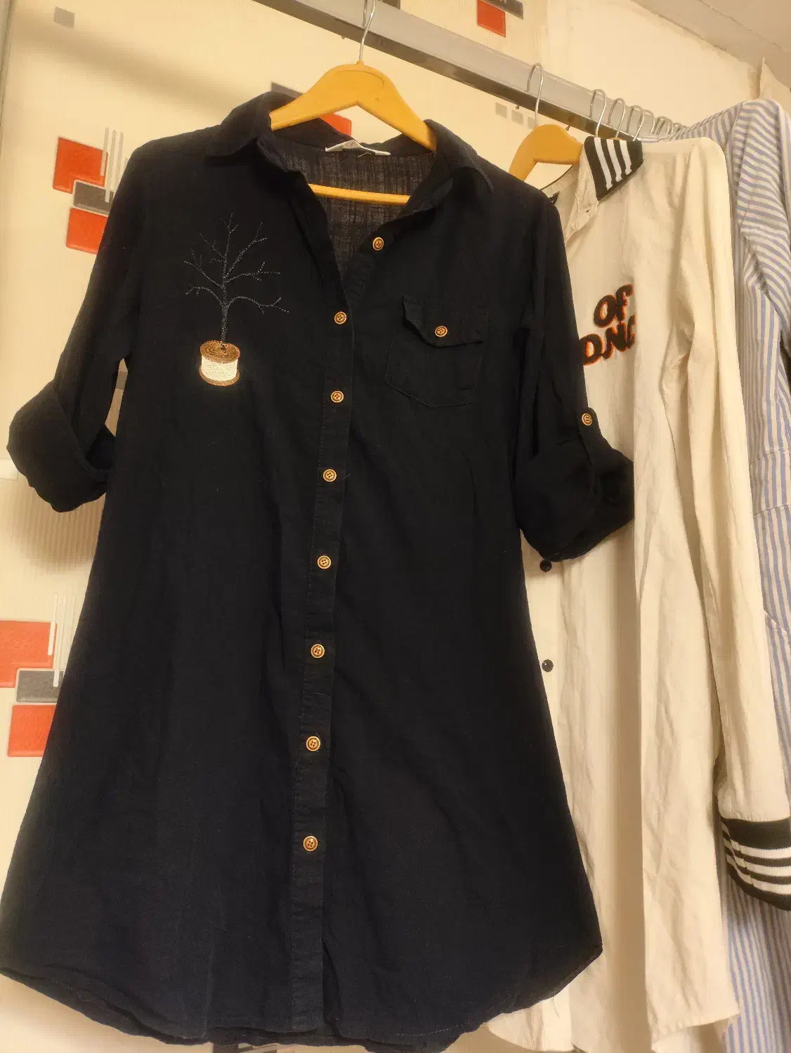 روپوش|لباس|تهران, کاج|دیوار