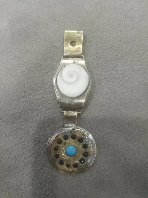 آویز گردنی برنجی|کلکسیون اشیاء عتیقه|اردبیل, |دیوار