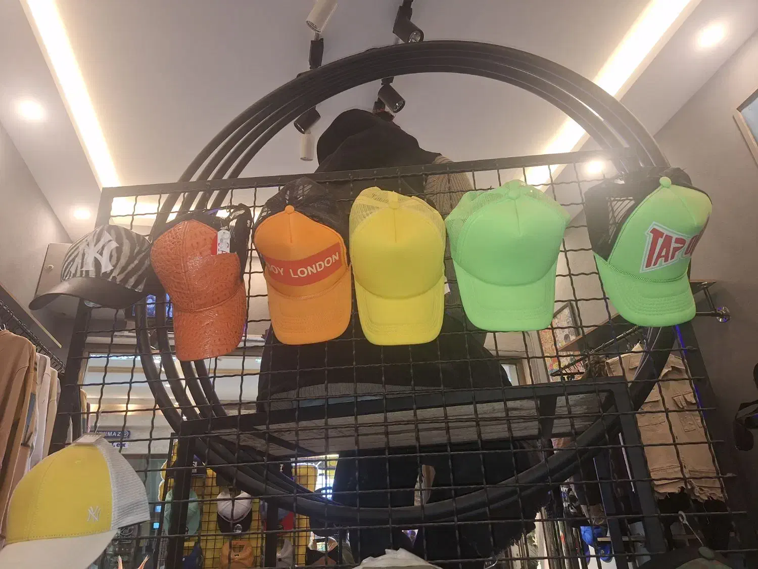 کلاه|لباس|بندر انزلی, پردیس|دیوار