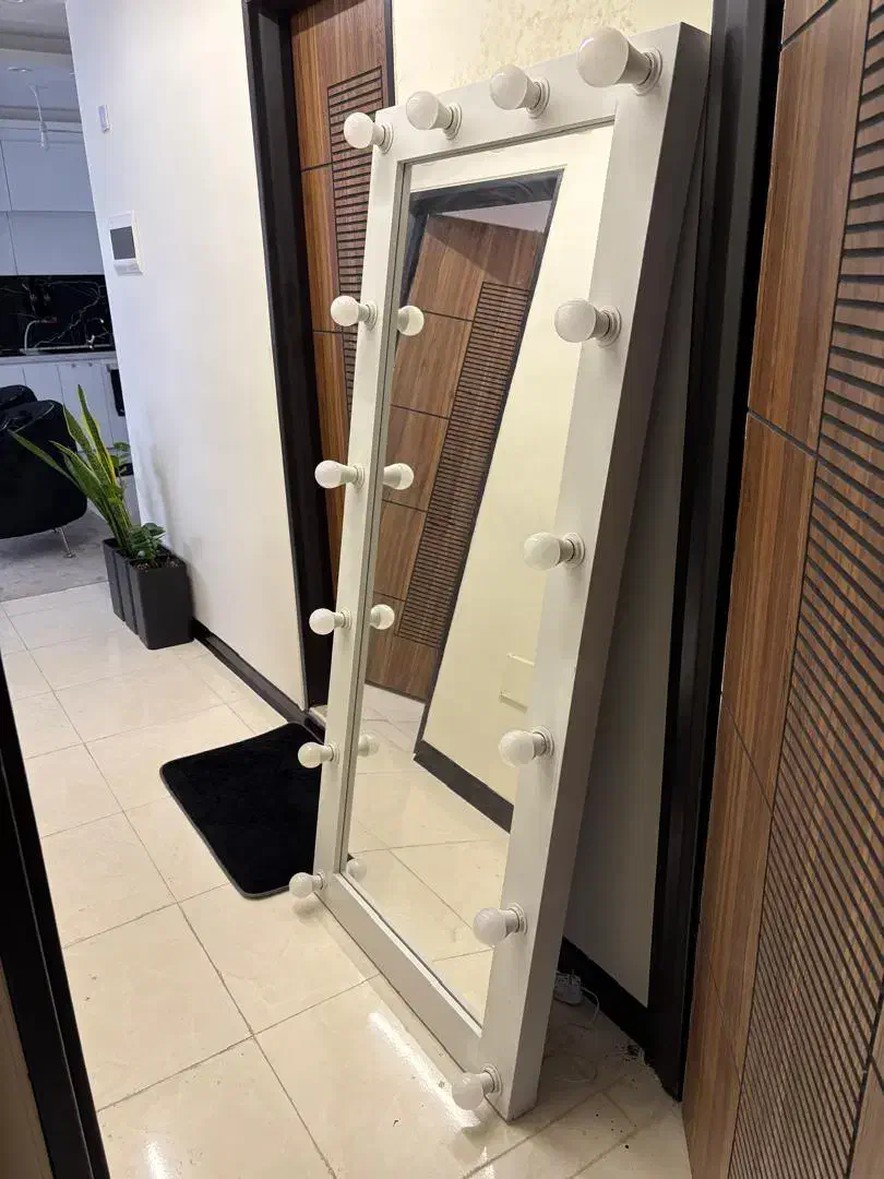 آینه لامپی|آینه|شاهین‌شهر, مسکن مهر|دیوار