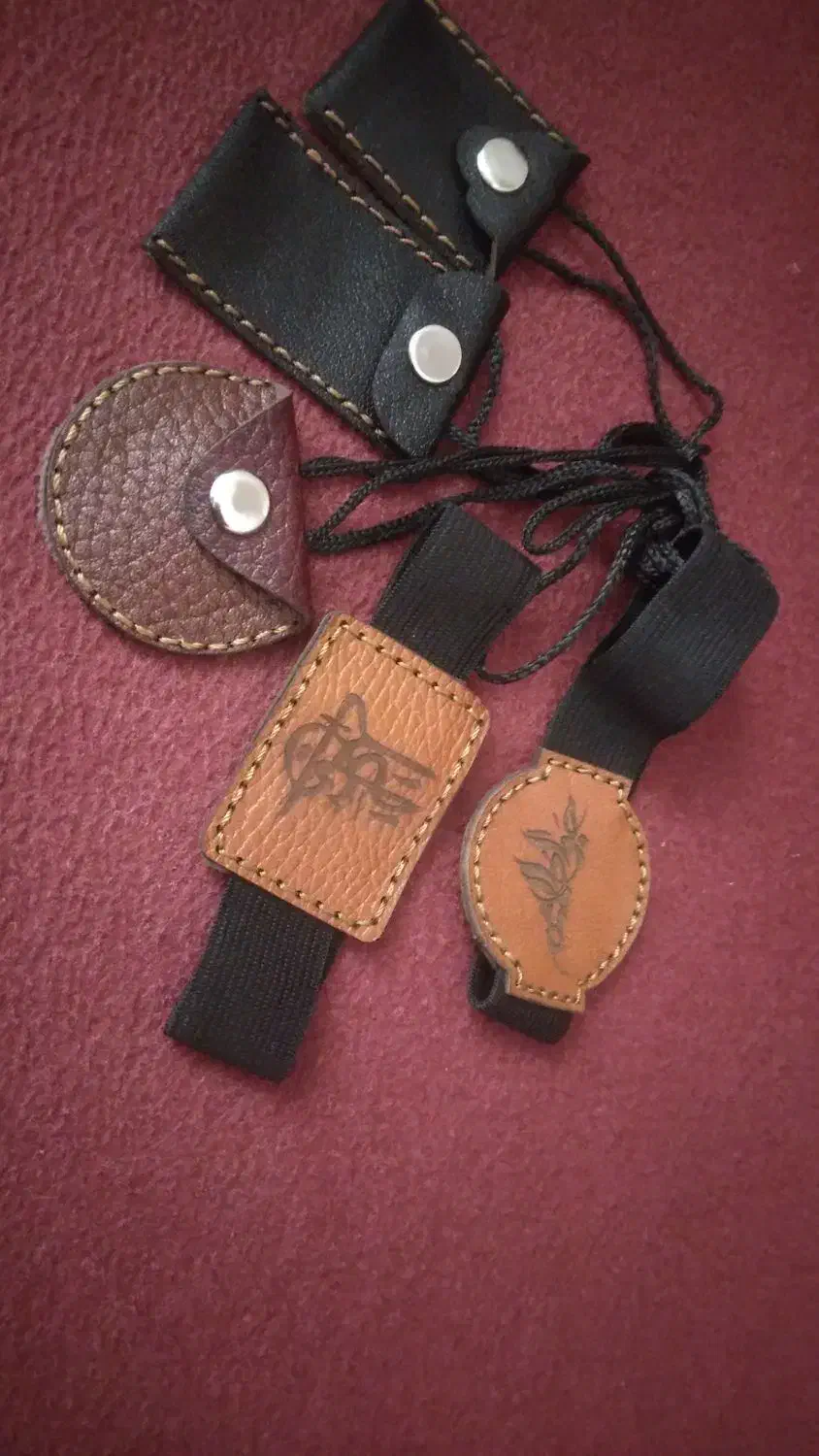 بازوبند و گردنی چرم|بدلیجات|شیراز, گویم|دیوار