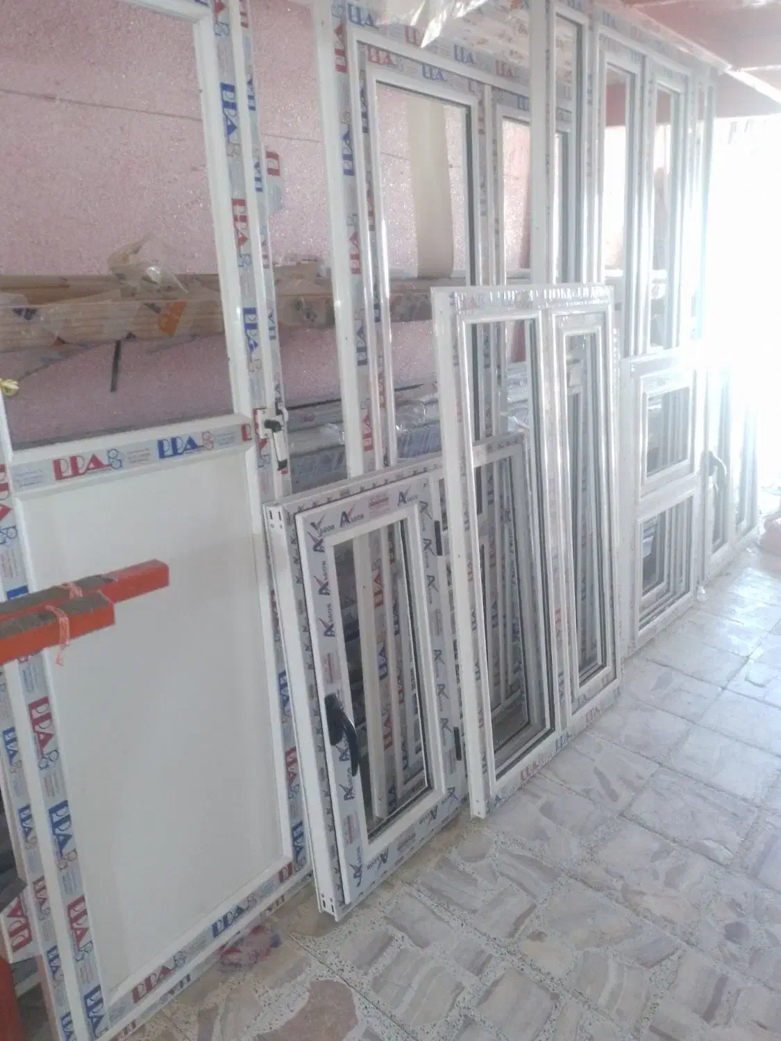 نصب تعمیر وسرویس انواع درب سرویس بهداشتی وتوری|خدمات پیشه و مهارت|بم, |دیوار