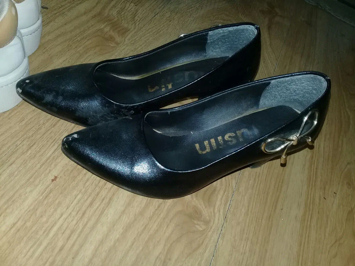 کفش اسپرت وراحت سایز ۴۰ کرم رنگ وکفش مشکی مجلسی ۳۶|کیف، کفش، کمربند|مشهد, هفت تیر (آب و برق)|دیوار