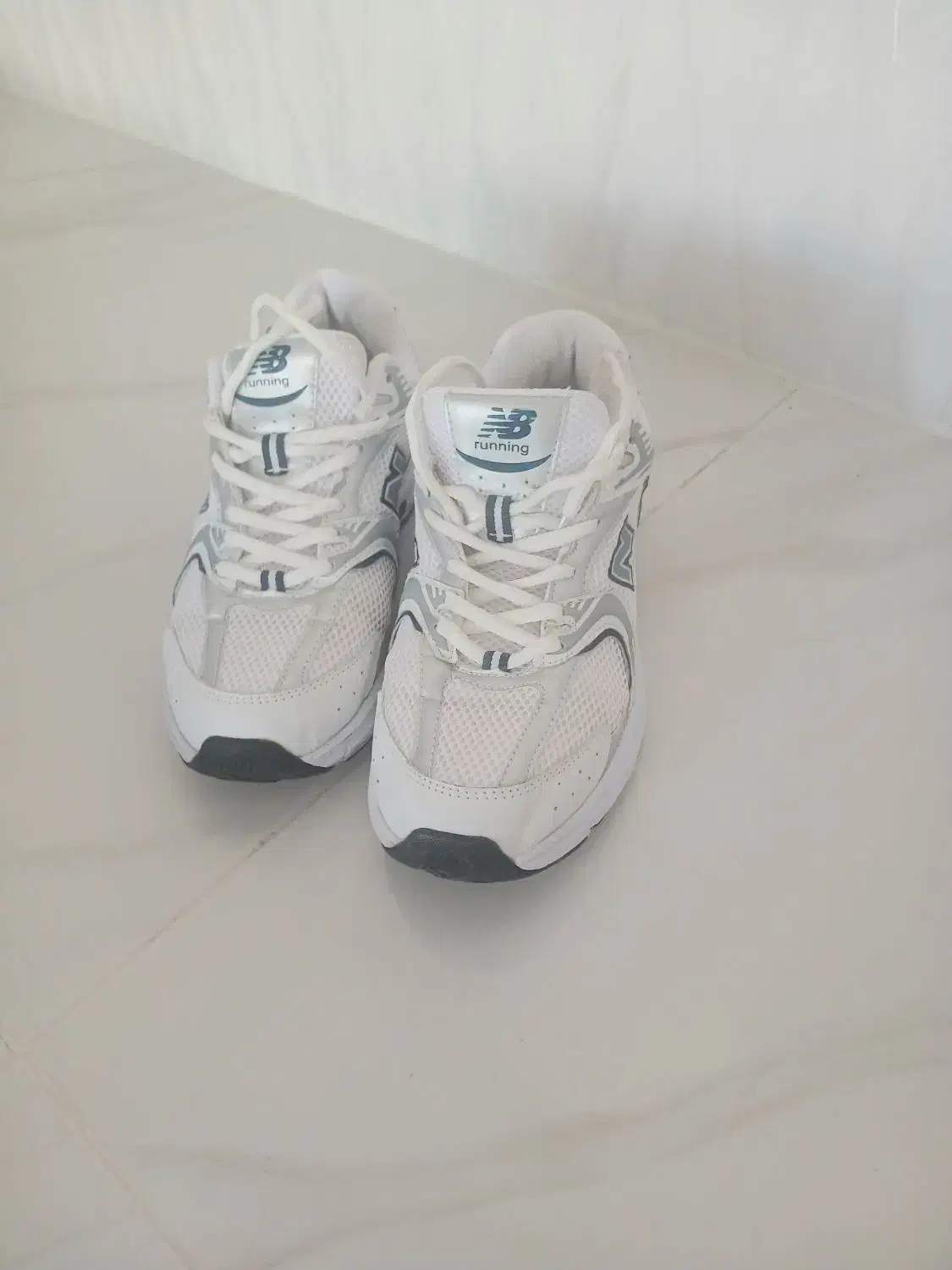 کتانی اورجینال نیو بالانس نو۴۳و ادیداس ۴۴|کیف، کفش، کمربند|میانه, |دیوار