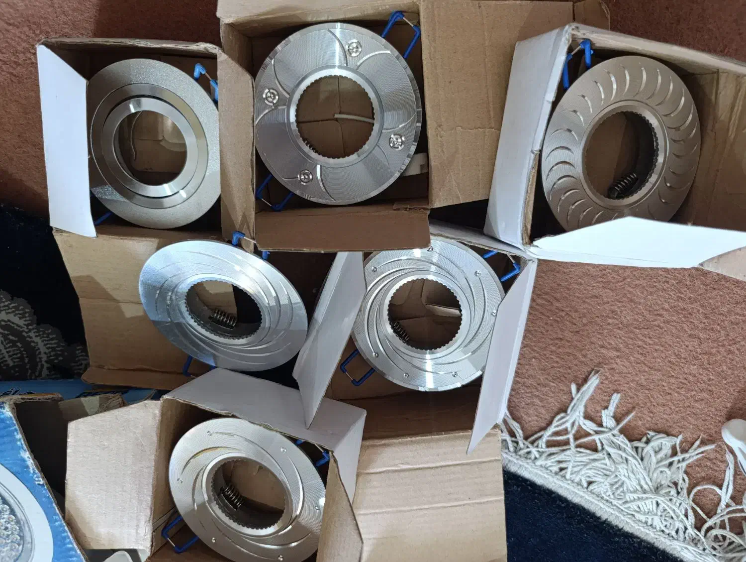 قاب لامپ رو کار|لامپ و چراغ|شیراز, کوشک میدان|دیوار